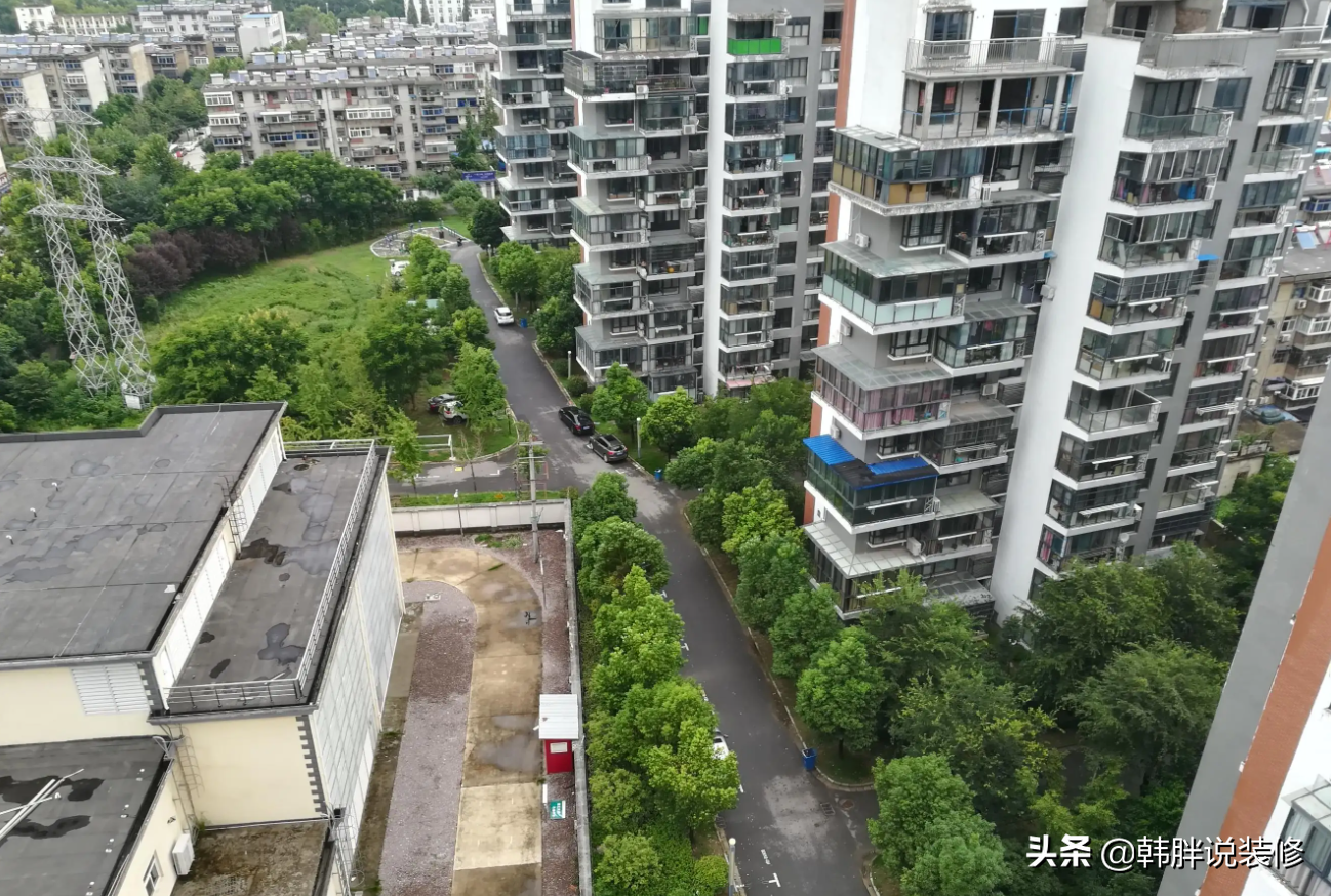 一楼住了3年，简直是苦不堪言，无奈搬到顶楼，生活得到极大改善
