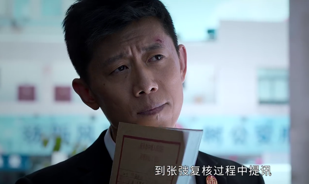 《庭外》：罗晋的皱纹，万茜的脸，这部剧的滤镜好真实