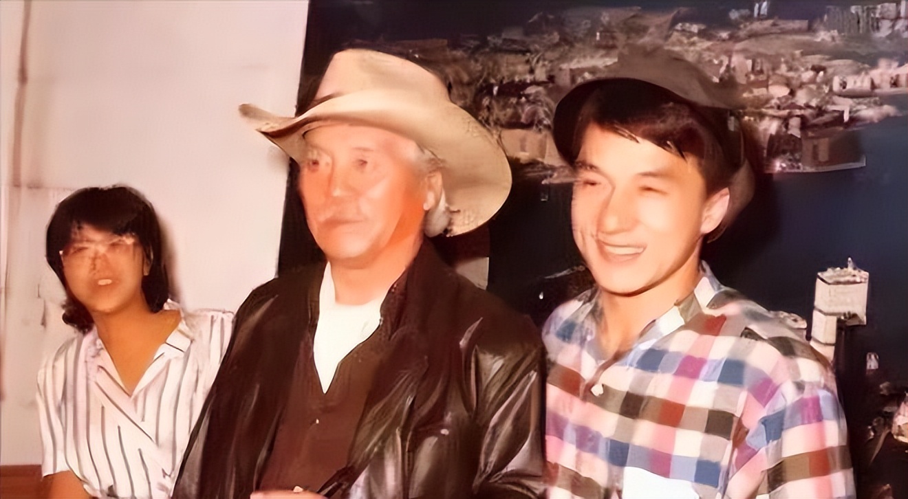 2007年成龙和亲哥安徽相认，对方一贫如洗，他有没有帮帮哥哥们