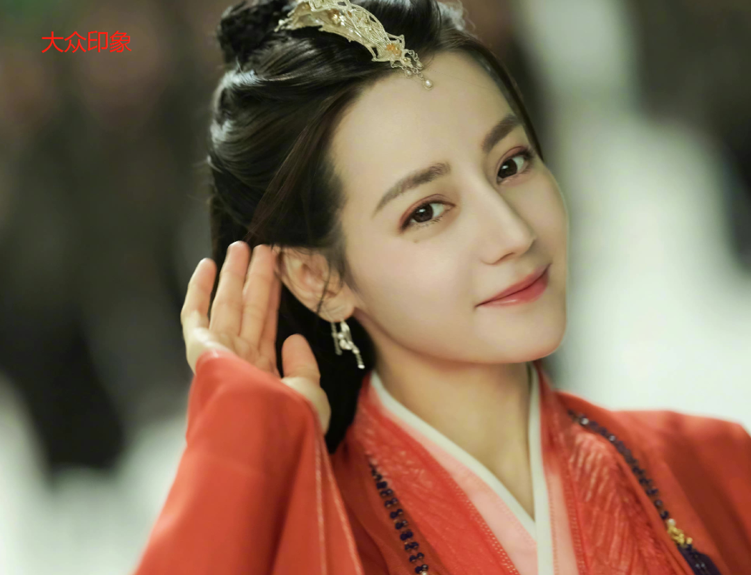 又一组热巴未修图曝光!方形脸痘痘肌,内娱颜值天花板滤镜粉碎