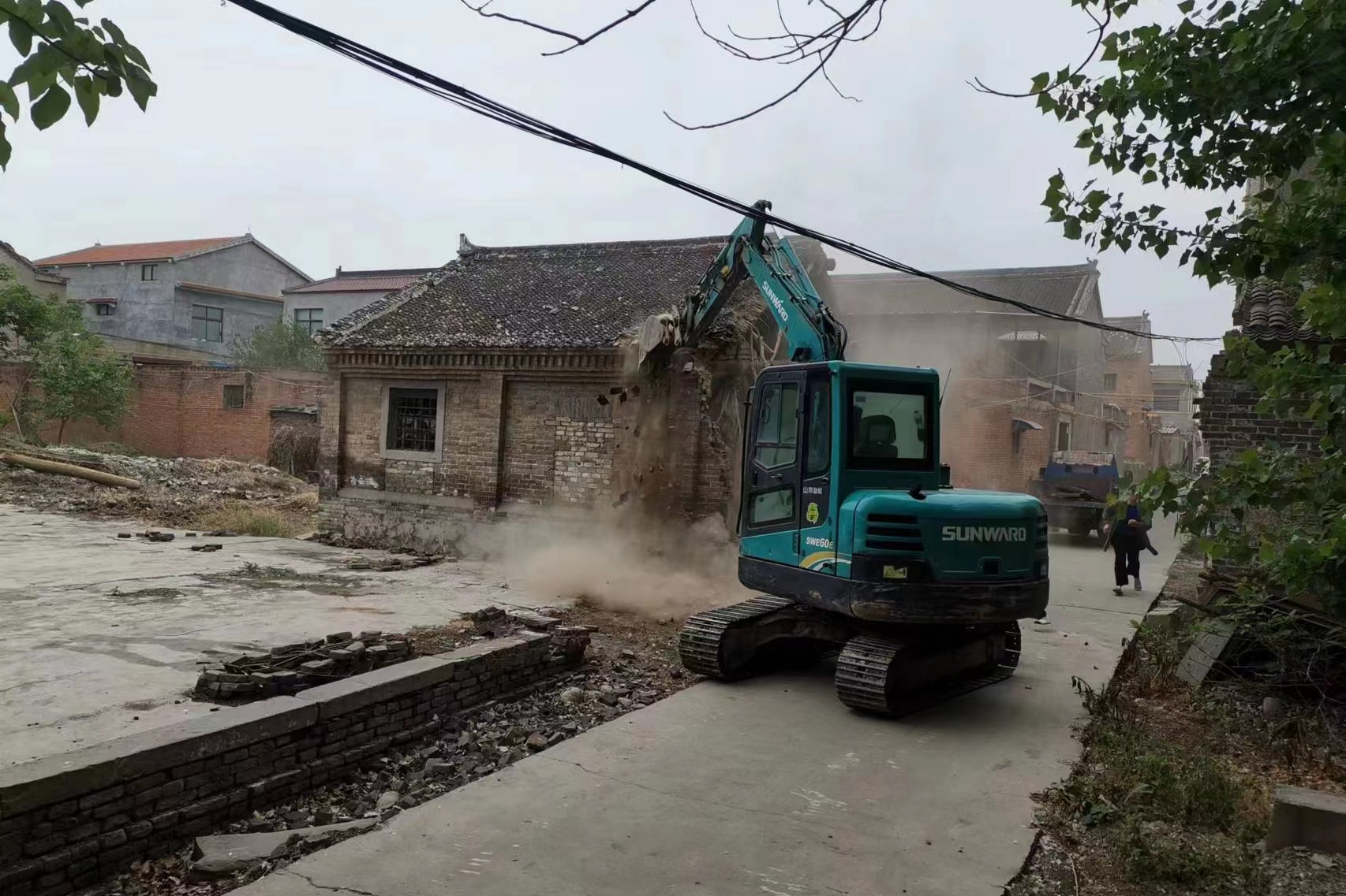 博爱县磨头镇:拆除危房保安全 乡村振兴好容颜