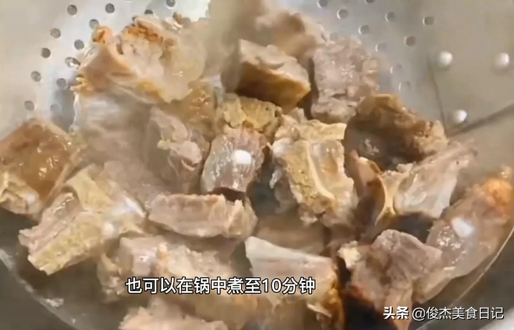 炖腊排骨的家常做法（腊排骨炖莴笋的正确做法）