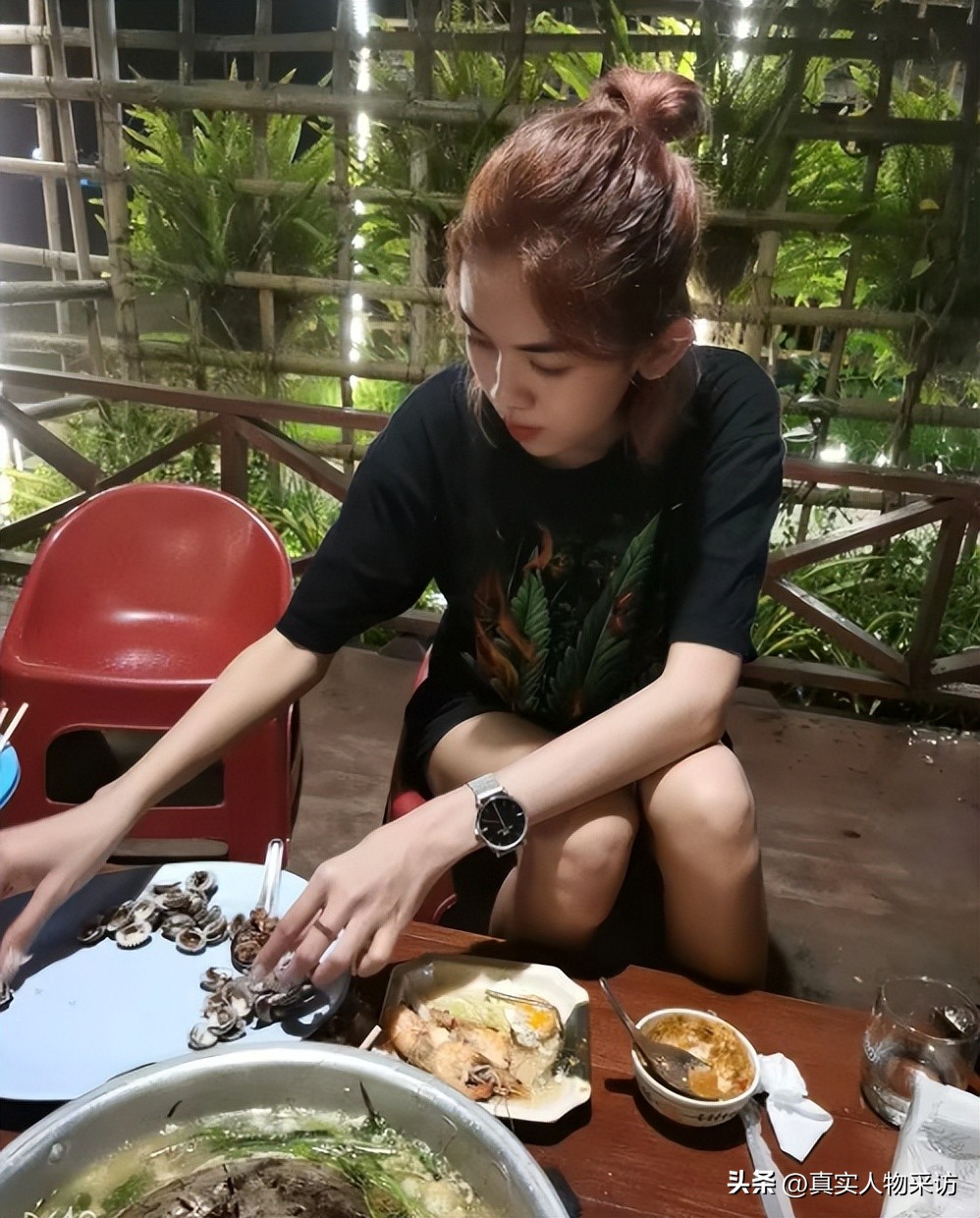 离异大叔在老挝花2万娶到小15岁美女，没代沟没文化差异，爽翻了