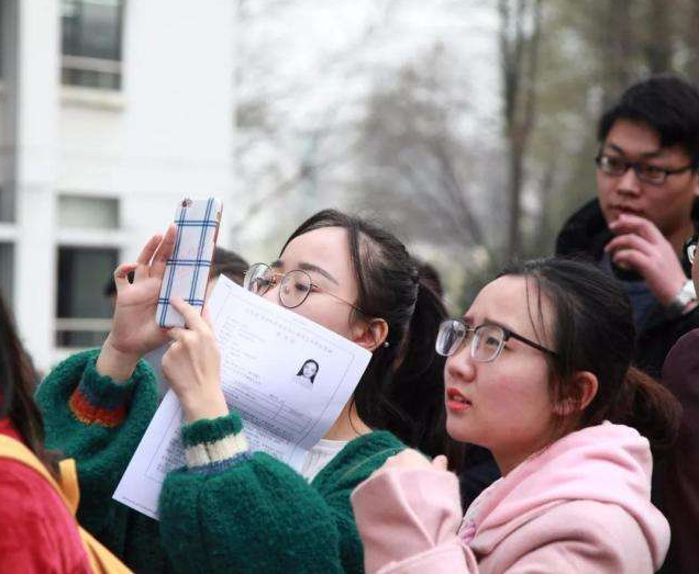 公务员考试中，文科生的优势可不容小觑，尤其这6个专业更易上岸