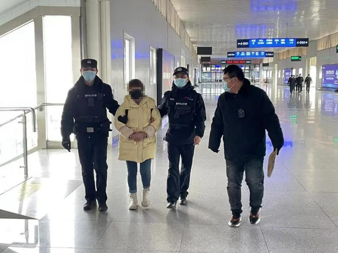 “老赖”欲乘动车离汉，看勉县法院法官铁警联手“拘传到案”