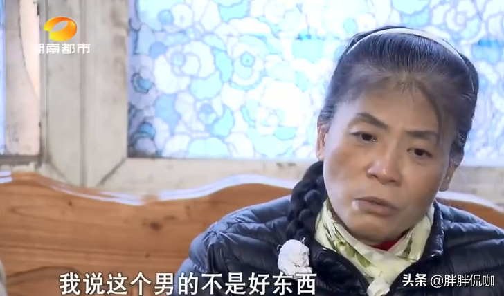 女大学生因爱变得精神失常，和流浪汉生下孩子，亲妈：造孽啊