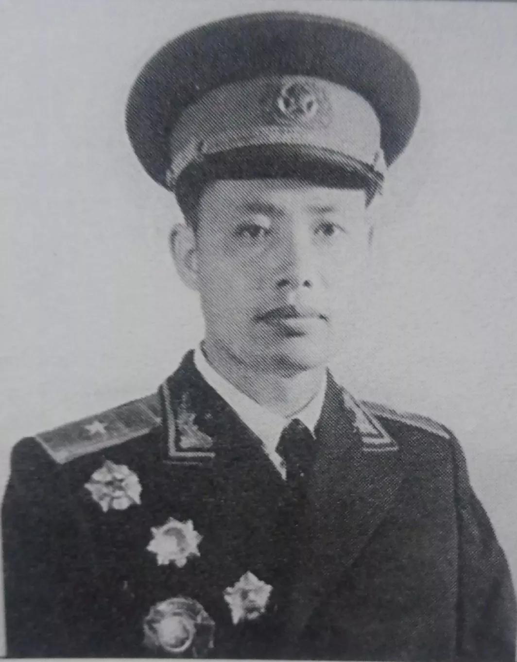 三,级别为正师级的副军长,副政委1955年授予少将(共20人):周学义:13军