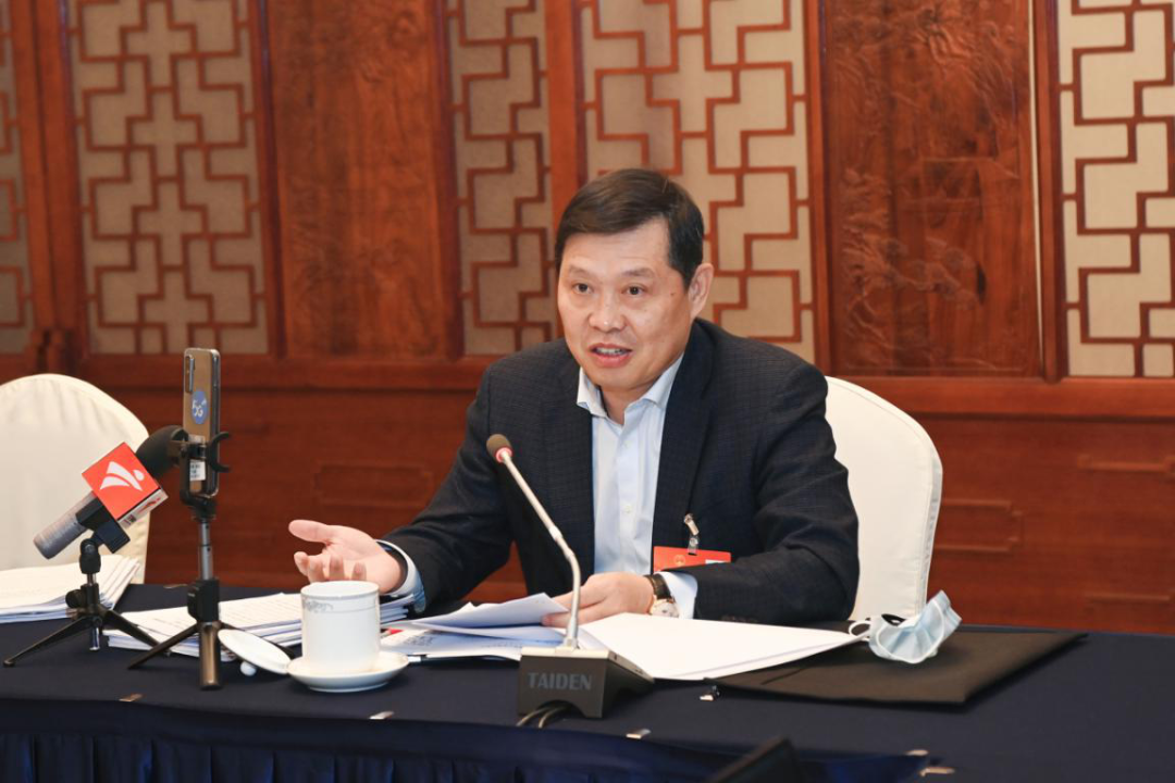 火遍媒体！这26位人大代表、12位政协委员，全部进京履职，全毕业于同一所大学！