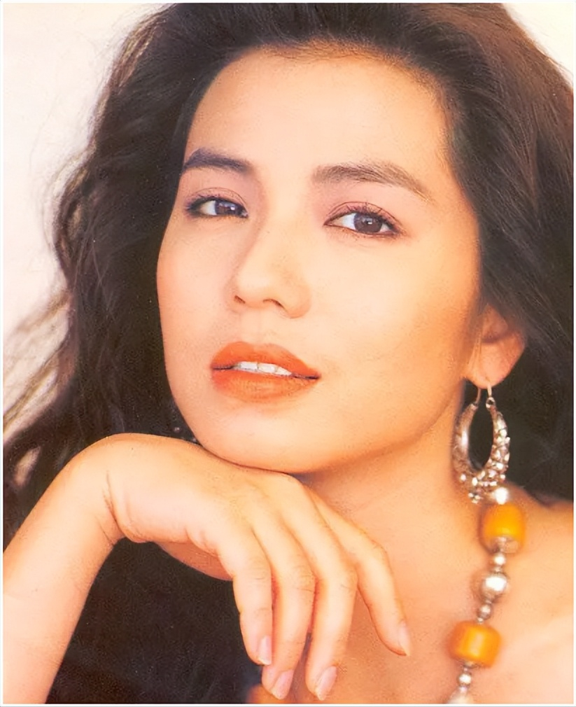 “霞玉芳红”，她的“红”，你碰不起