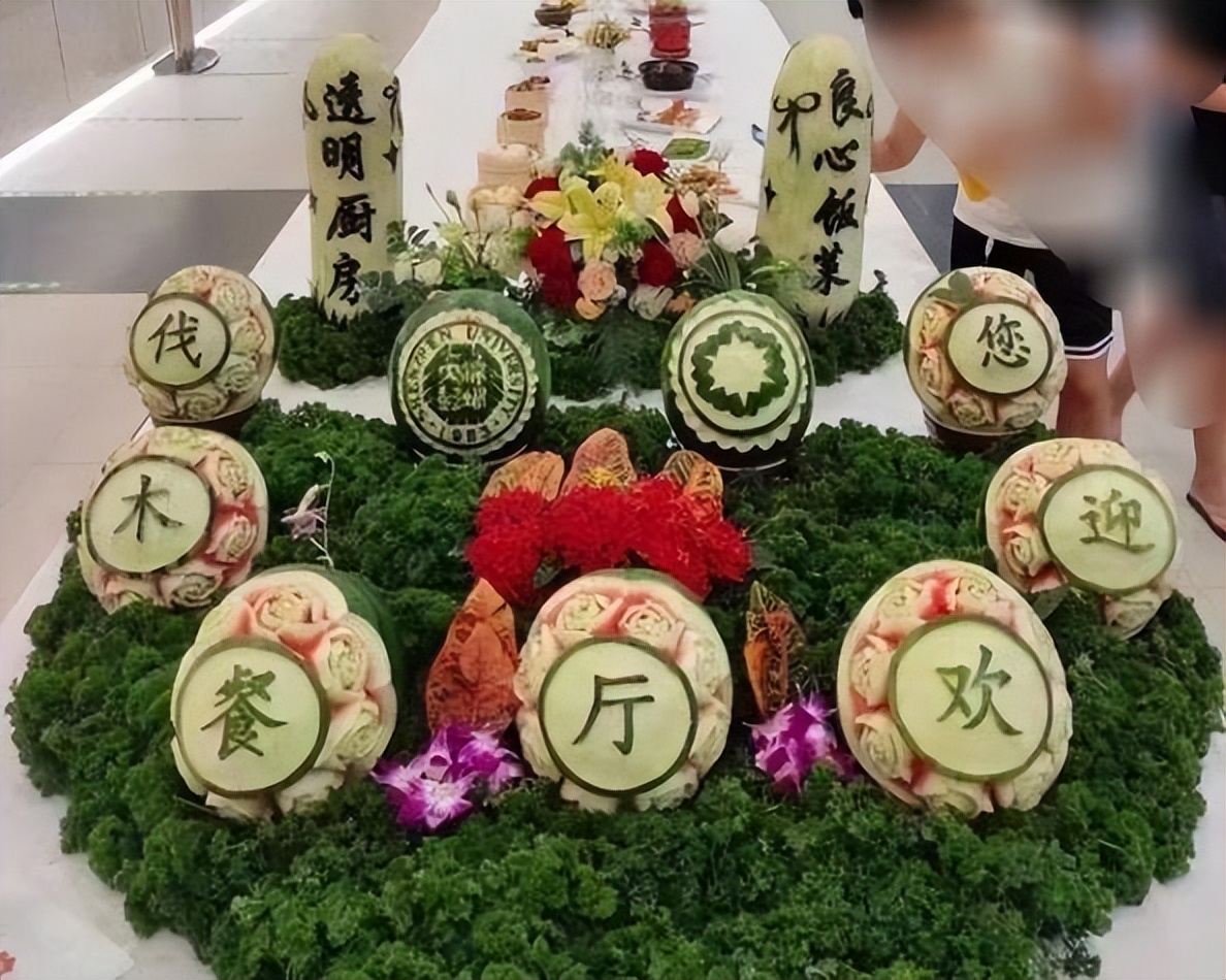 “第九大菜系”重现大学食堂，学生有苦难言，多希望阿姨抖两下