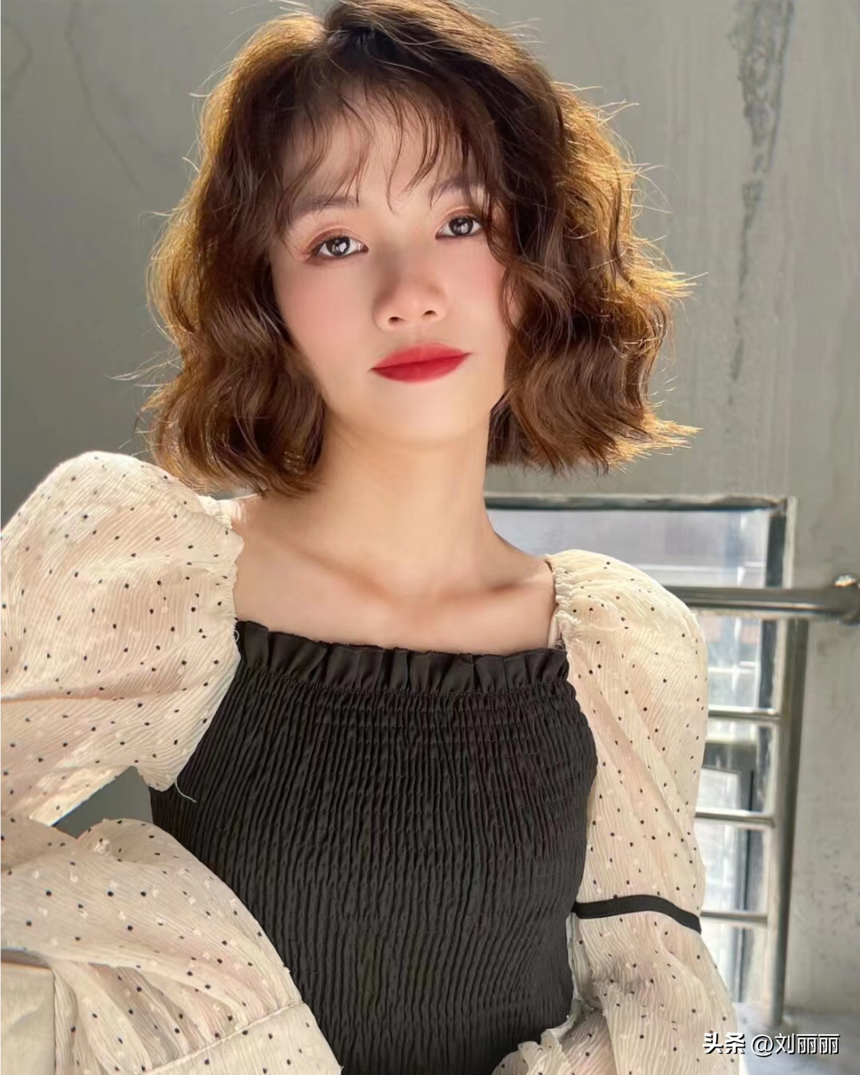 洋气碎发短发发型图片女(15款流行发型,不论长与短,全都特别美)