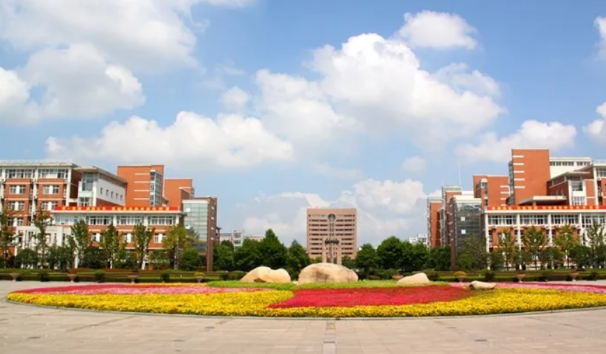 分数只够二本的考生，选择哪些大学更合适？建议：这些院校有前景