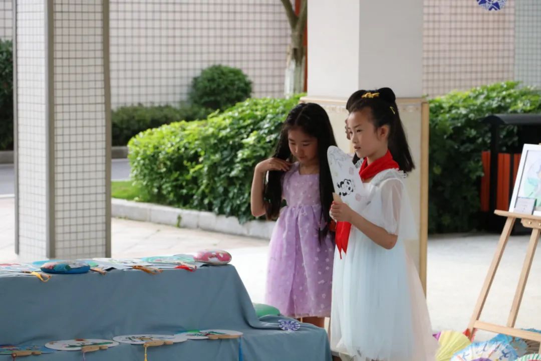 连接梦想，缤纷童年｜双流区实验小学外国语学校举行美术社团展览