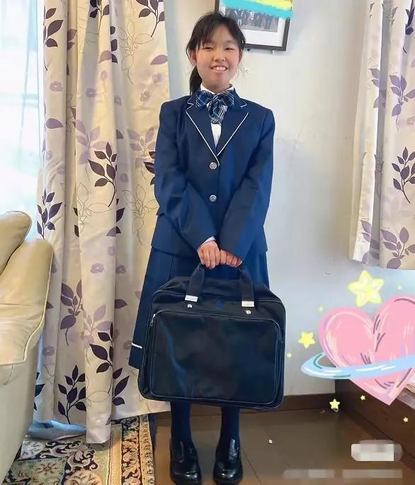 我支持中国式校服,学生美不美不在于校服,在于自身