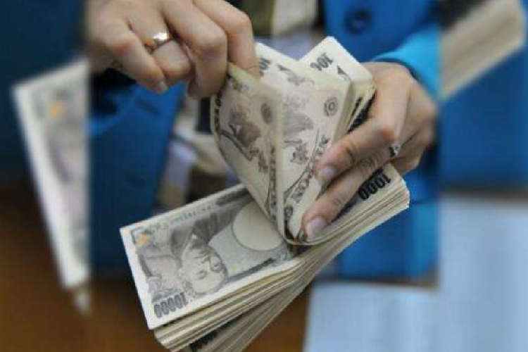 人民币超过日元，升至全球第四大活跃货币，何时人民币国际化？