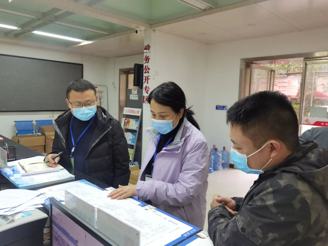 市人大常委会领导深入各联点社区督导疫情防控工作