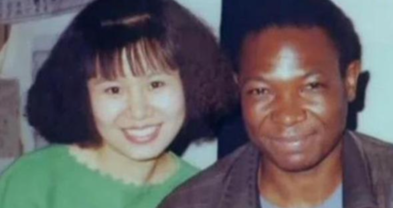 1996年，28岁清华才女不顾劝阻远嫁非洲，后来有了四个混血宝宝