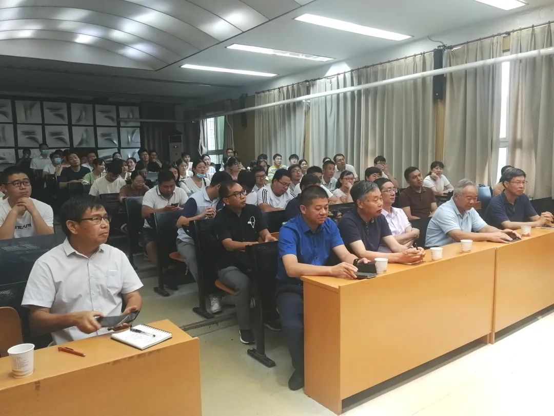 园艺科学前沿与产业发展名家论坛在我校成功举办