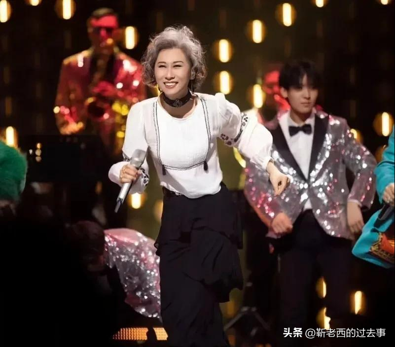 被6位女星惊艳到：白发不染，不整科技脸，用松弛感诠释优雅老去