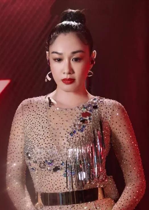 钟丽缇美照一册，欣赏