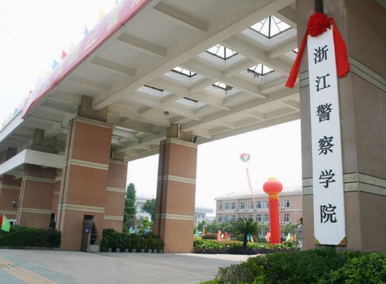 浙江一所很低调的本科大学，名气不大，但90%的毕业生都是公务员