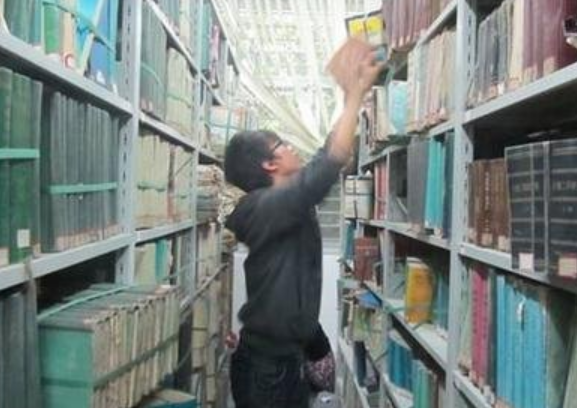 江西一女大学生体贴家长，利用寒假期间上街卖烤肠，10天净赚2600