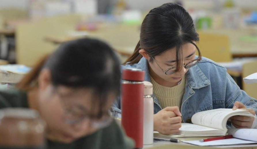 大学生毕业难度加大，2022年或将实行，学生提前了解有好处