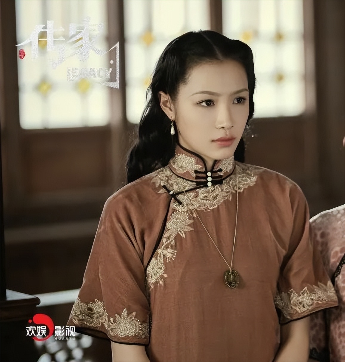 理讨！《传家》打造的民国名媛 Look 该“加鸡腿”还是直接退圈？