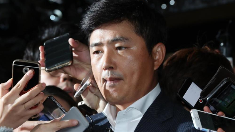 靠一只狗把总统拉下台，高调炫富送亲妈入狱，郑维罗现在怎样了？