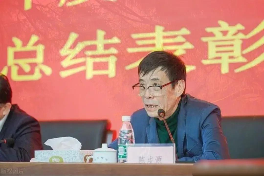 为什么中国足球队进不了欧冠(凭什么？5万人小镇球队成欧冠4强，14亿人中国男足进不去世界杯？)