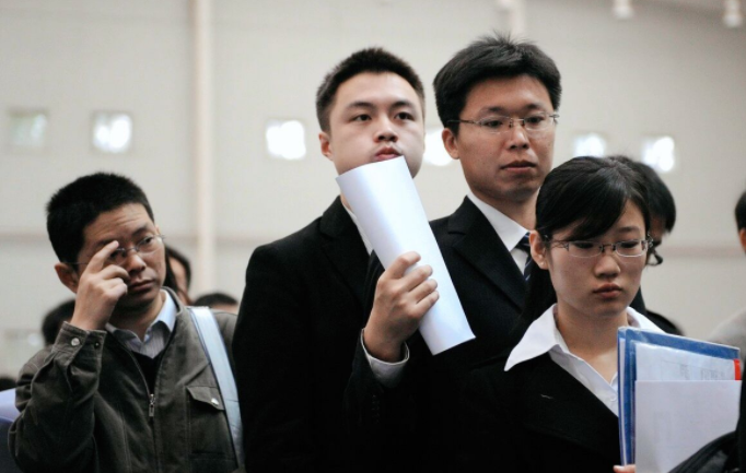 铁饭碗员工迎来好消息，2022部分单位工资可能“上调”？看有你没