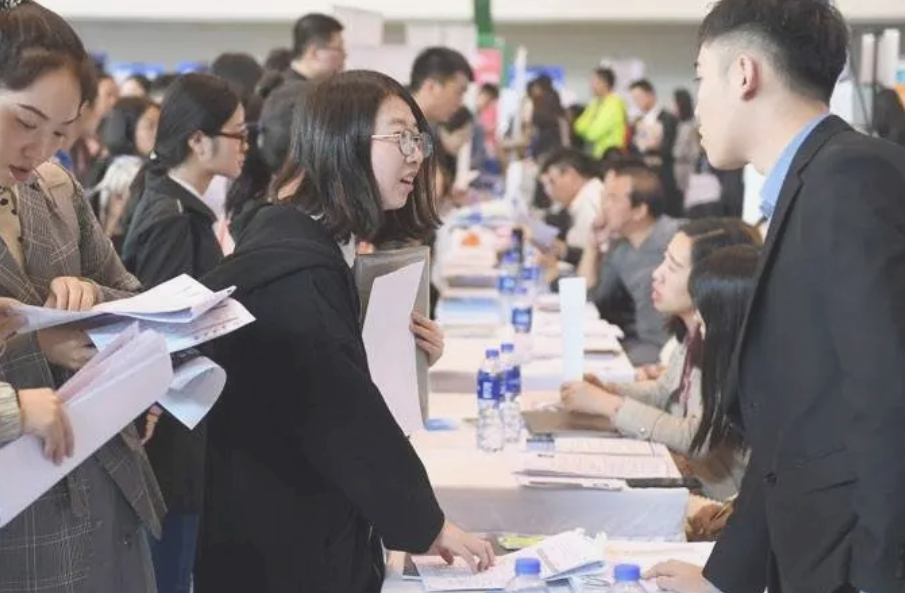 国家对这三个行业“动刀”，“下岗潮”或将来临，你有没有中枪？