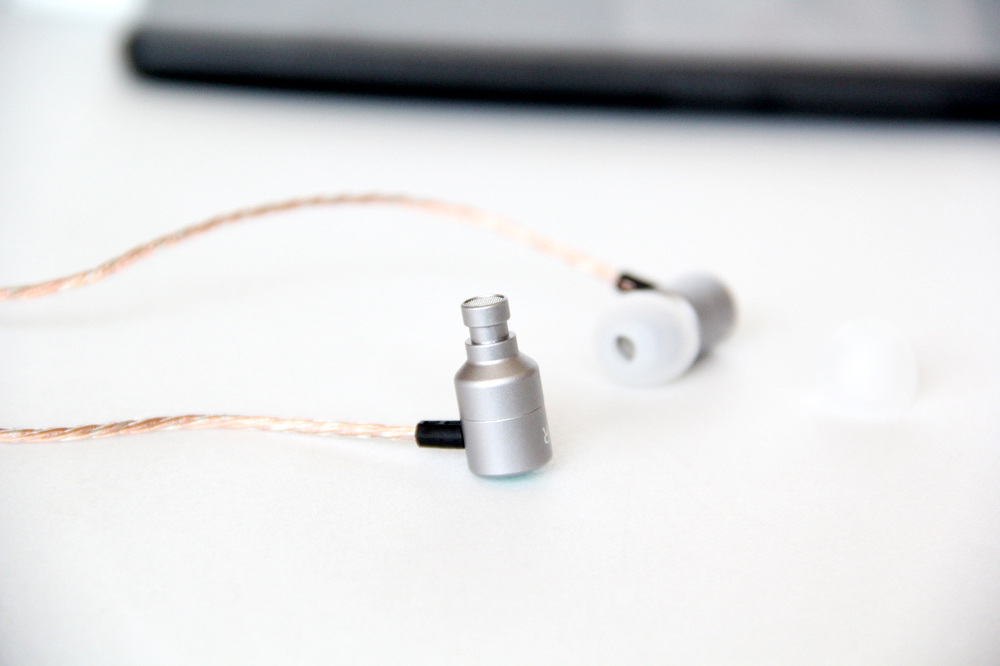 百元HIFI音质，听声辨位更精准，阿思翠Vesna游戏版简评