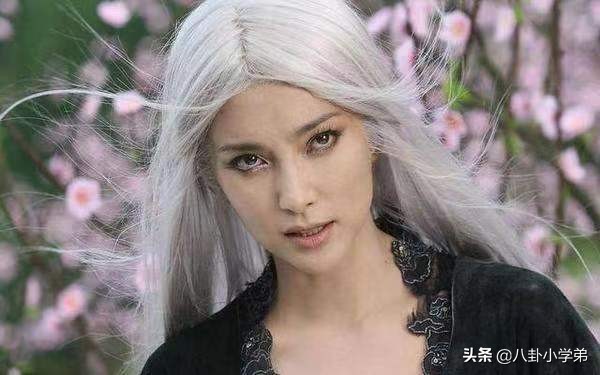 女神老了！6位女星白发照曝光，叶倩文满头苍白，高圆圆头顶斑驳