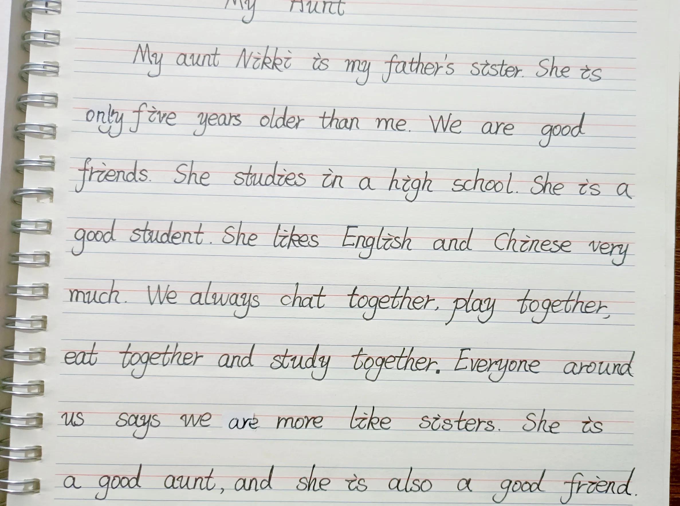 小学英语作文《我的姑姑》