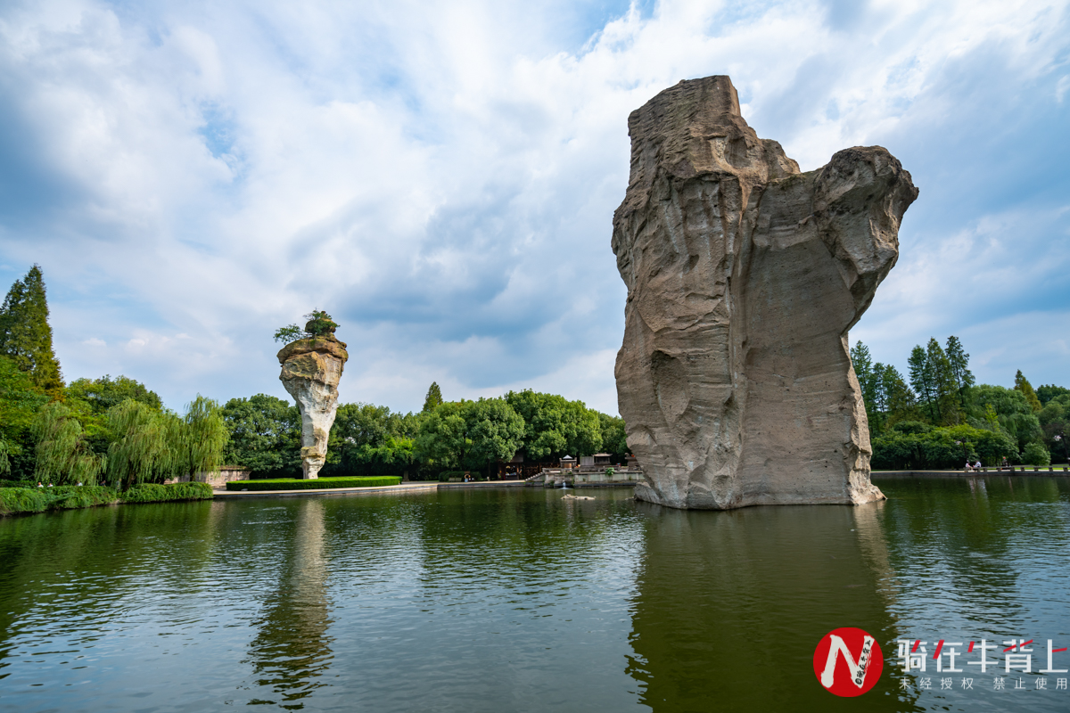 绍兴柯岩藏一块奇石,被称为天下第一石,有历史底蕴也有自然风光