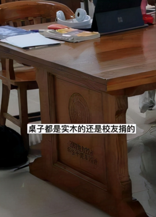 清华的校园设施有多好？男朋友去学校接女友，参观完瞬间不想走