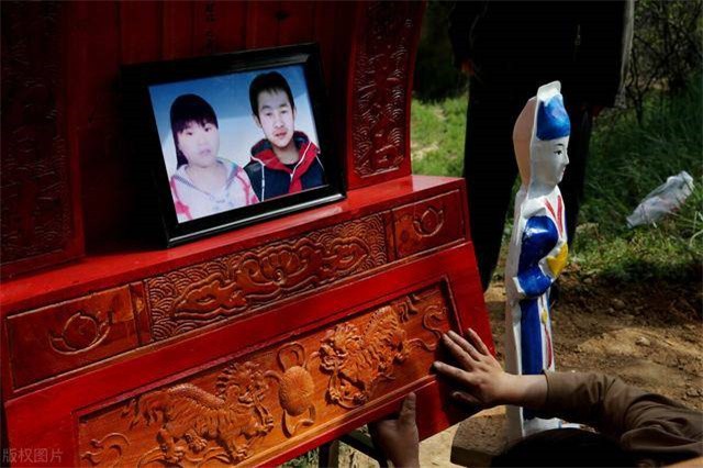 2003年山西女教师失踪，寝室床上一滩尿液，5个月遗体现邻村枯井