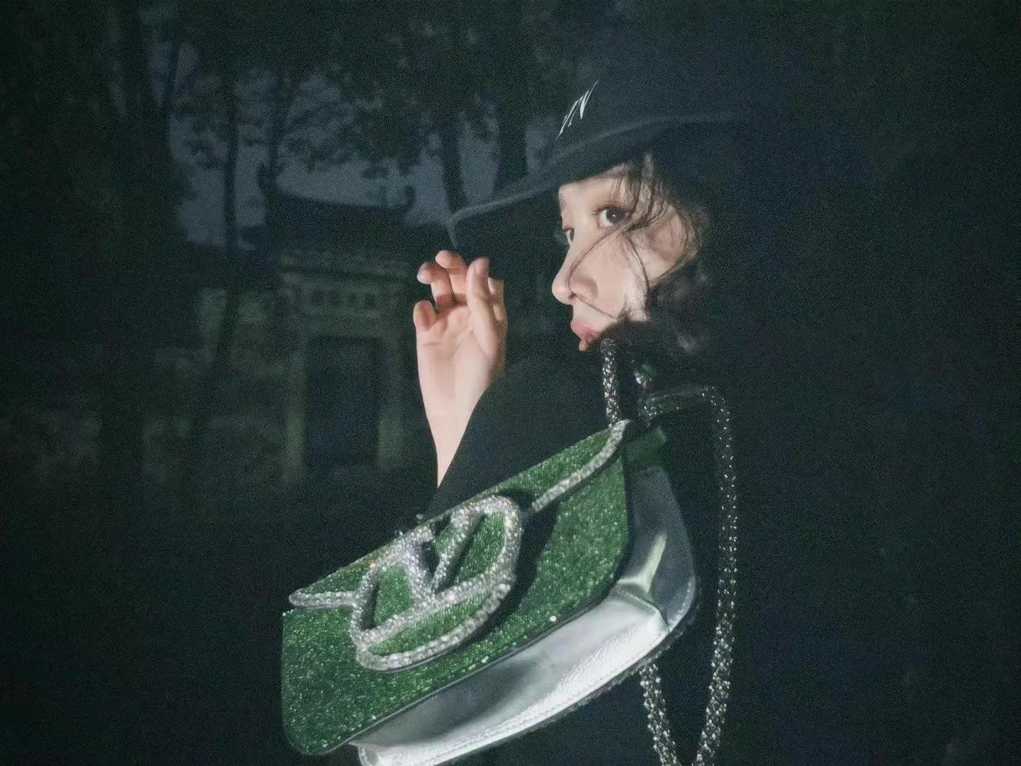 华伦天奴Loco 手袋欣赏