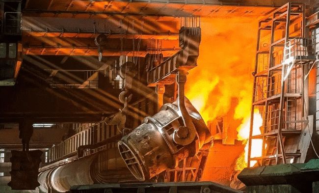 “钢铁荒”席卷全球，美国1.2万亿大基建遭打击，中国却得心应手