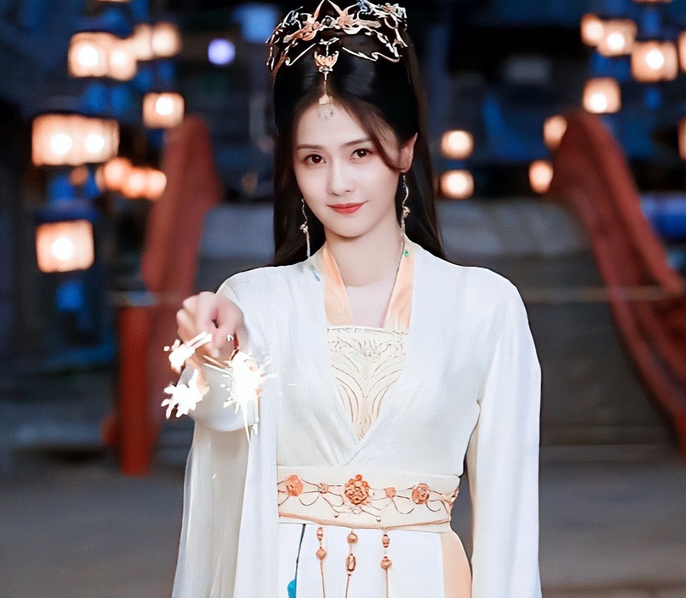 《长月烬明》原文两版结局，我宁要悲不要喜，只因强行HE多难堪