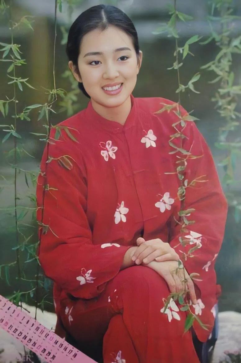 巩俐怀旧照片8