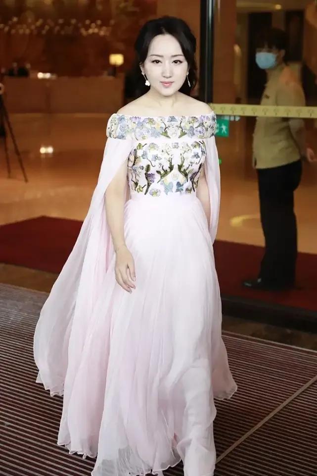 一代歌后杨钰莹