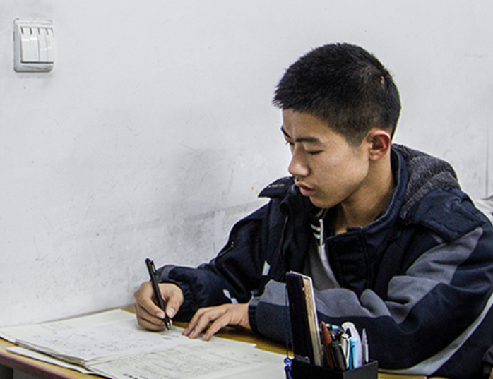 辽宁少年身患罕见病，每晚戴呼吸机入睡，高考662分考上南开大学