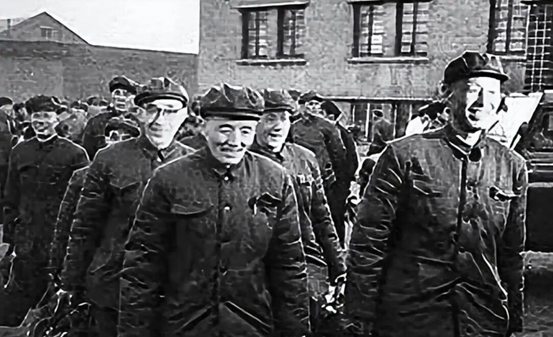 1949�꣬�Ҿ����Ĵ�������һ�����У�Ϊ�δ��¾�������������