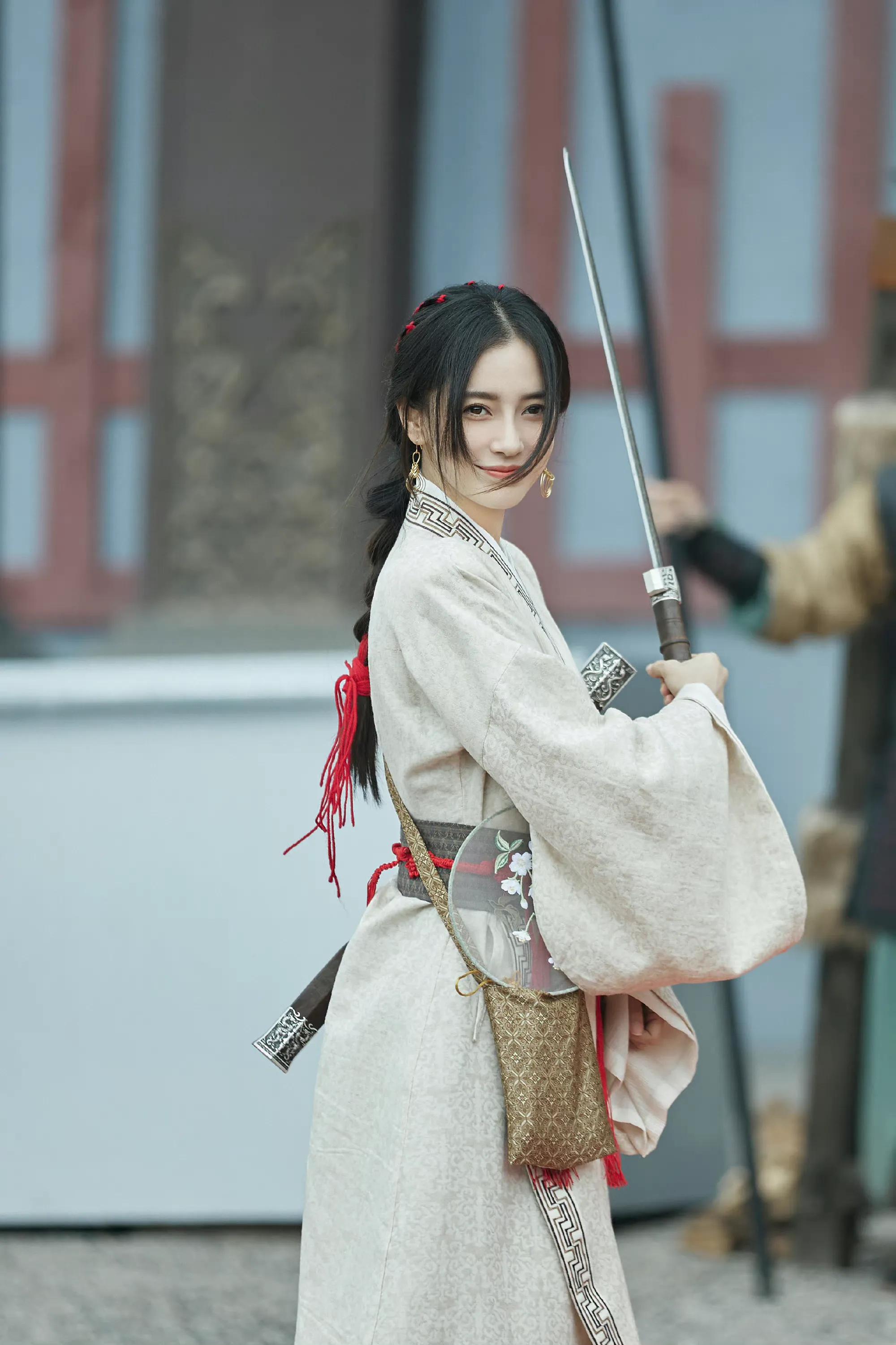 新一期《奔跑吧》和《萌探2》之最新一期的Angelababy