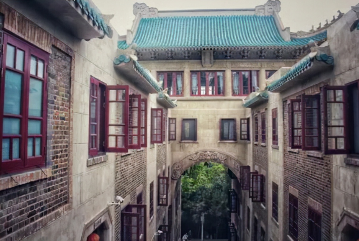 “大学等级表”新鲜出炉，考上第四阶就算是学霸，你在哪一层呢？