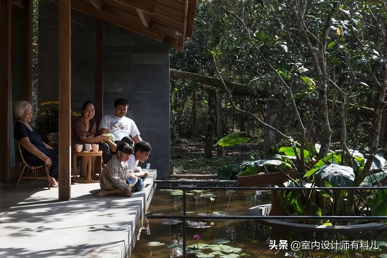 他退休后离开城市，找一处村落建栋漂亮房子养老，一家人回归田园