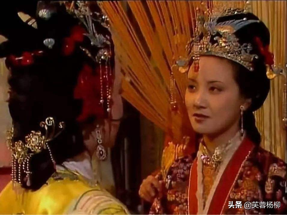 王扶林说，我们的服装是很靓的，特别是王熙凤那套，简直太漂亮了