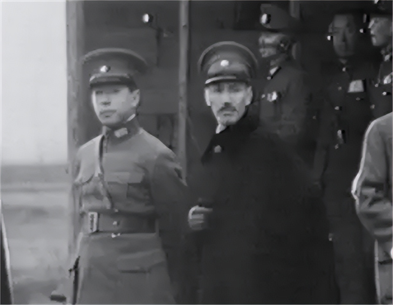 蒋介石临终遗言，对着蒋经国说出囚禁张学良的原因：不能放虎归山